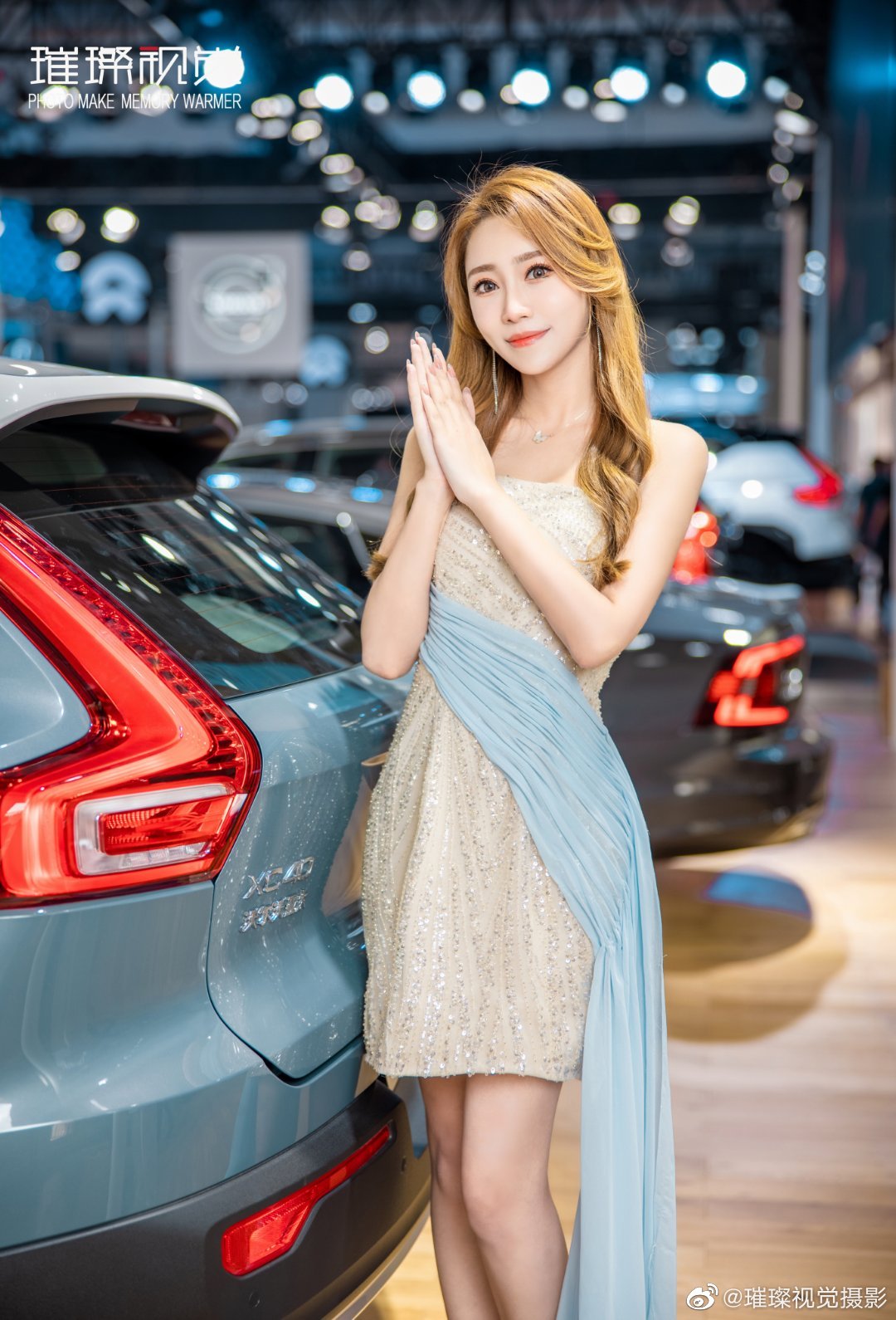 靓丽车模个高腿长肤白貌美套图