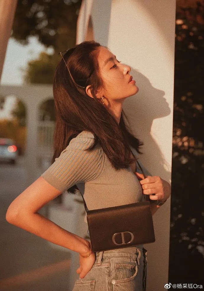 慵懒港风女郎五官精致漂亮写真