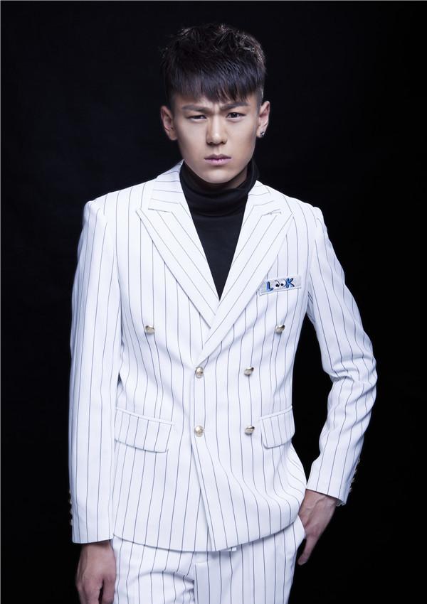 新晋小生赵天戈生日写真 帅气撩人