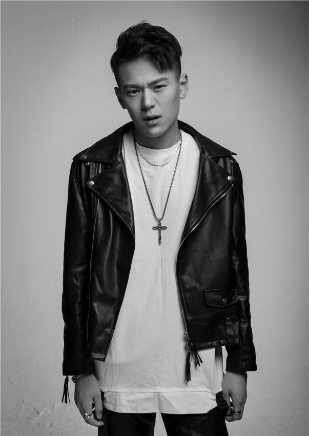 新晋小生赵天戈生日写真 帅气撩人