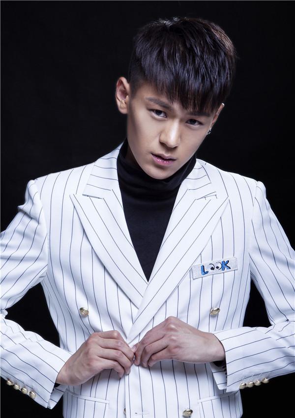 新晋小生赵天戈生日写真 帅气撩人