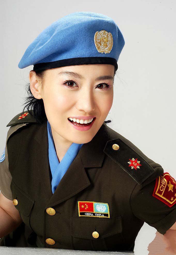 谭晶军装靓照 优美女子兵