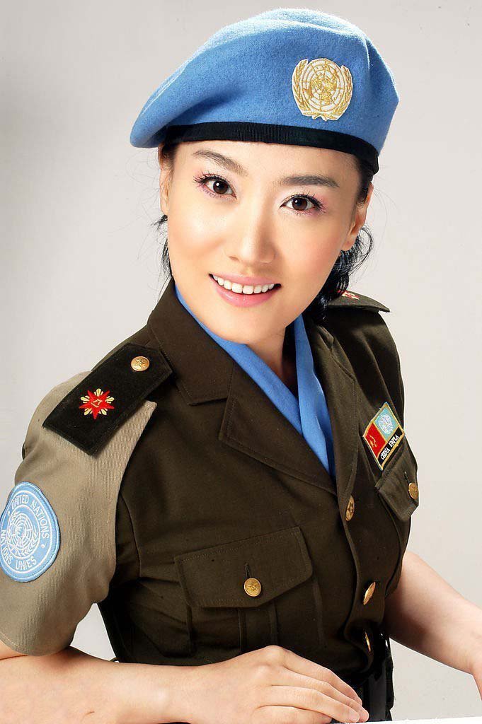 谭晶军装靓照 优美女子兵