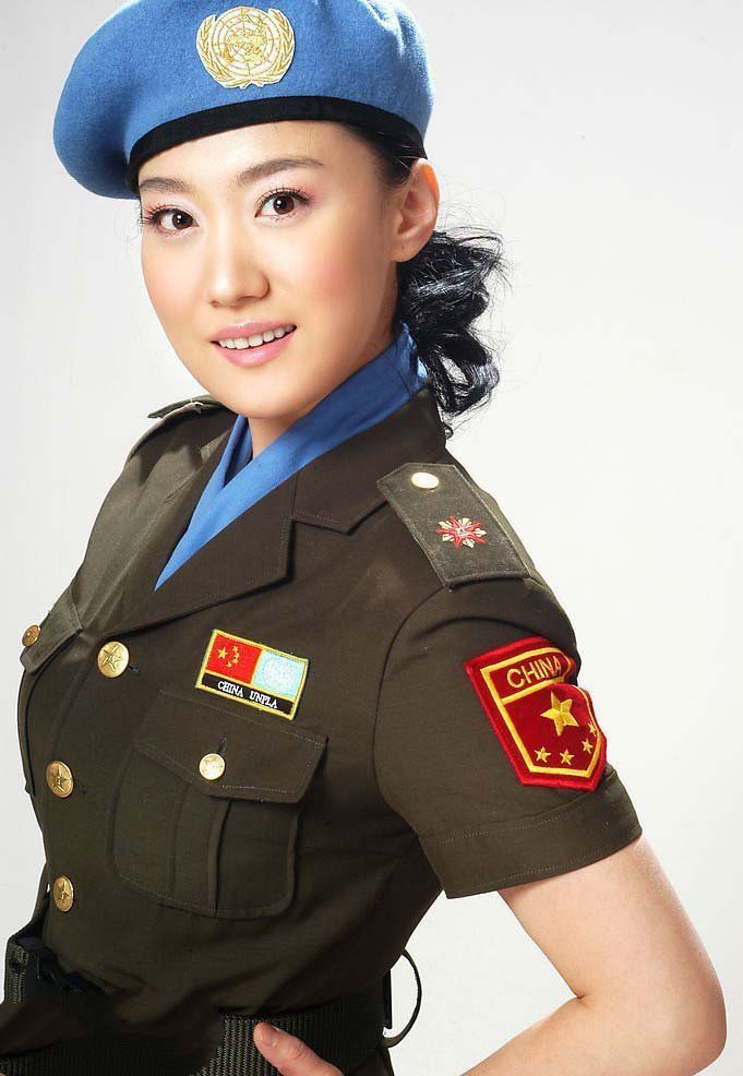 谭晶军装靓照 优美女子兵