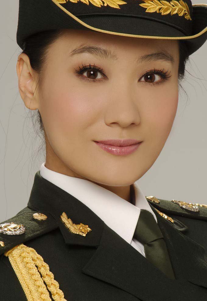 谭晶军装靓照 优美女子兵