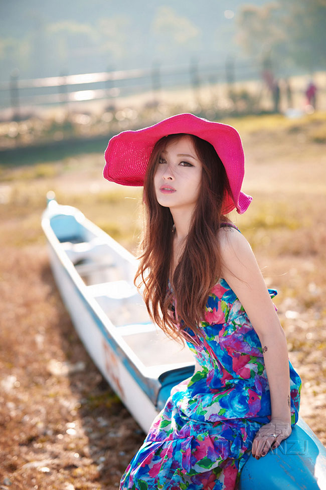 海边清纯少女生活照 甜美风十足