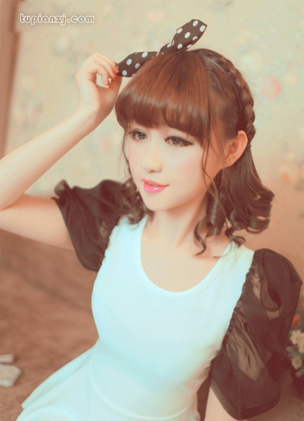 靓丽美眉俏皮可爱写真 甜美诱人