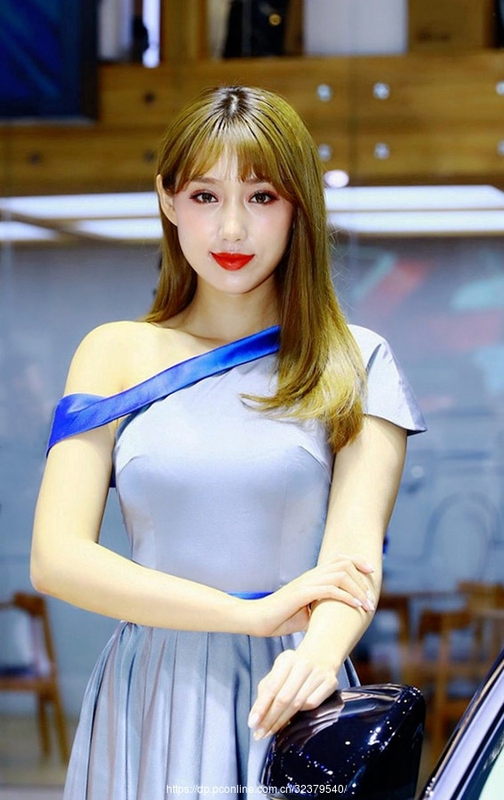 甜美清纯古灵仙气车模养眼福利写真