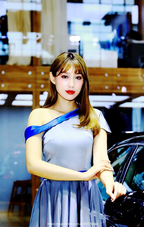 甜美清纯古灵仙气车模养眼福利写真
