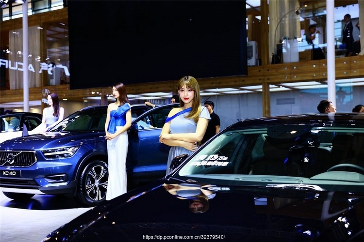 甜美清纯古灵仙气车模养眼福利写真