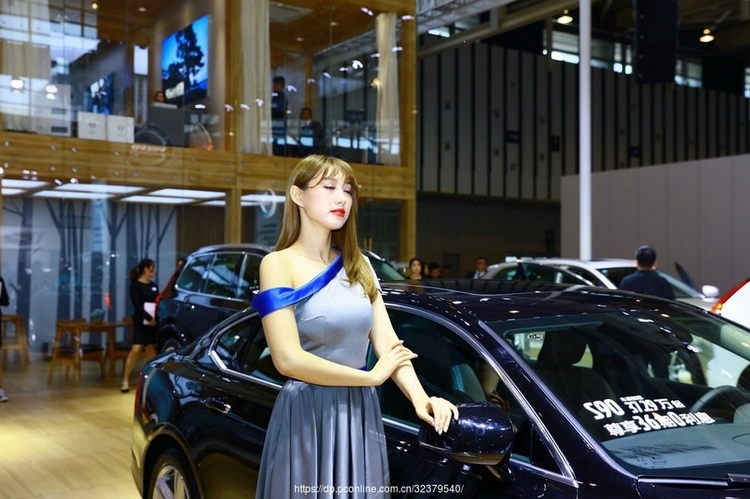 甜美清纯古灵仙气车模养眼福利写真