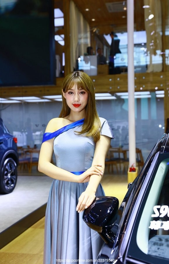 甜美清纯古灵仙气车模养眼福利写真