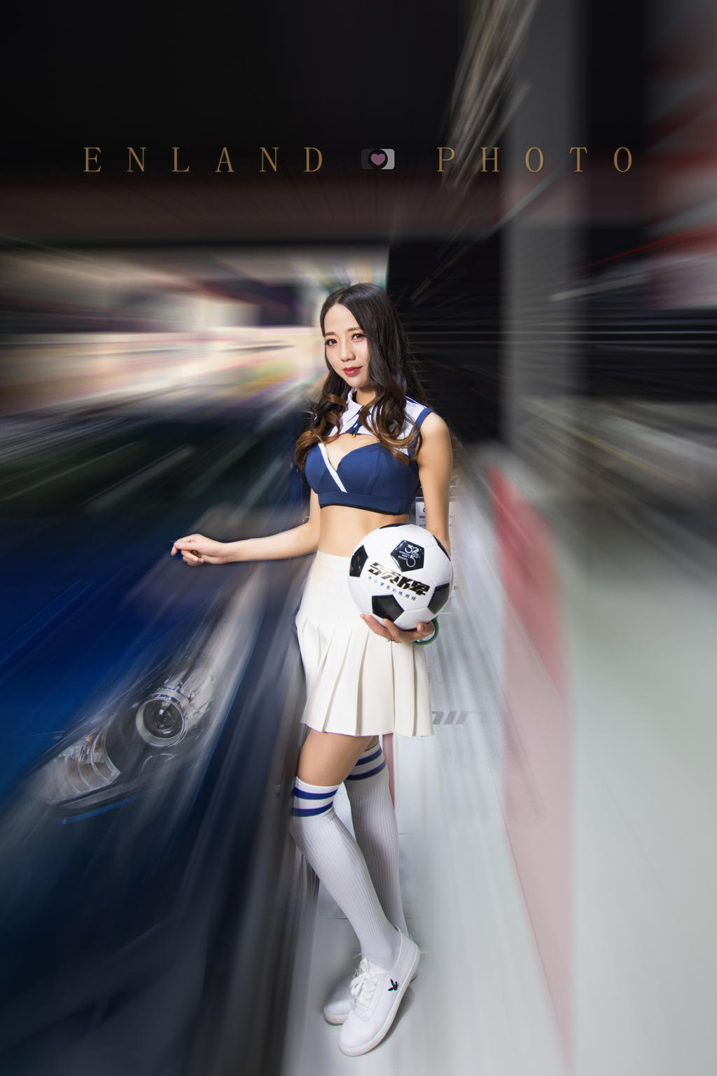 身姿曼妙的香车美女性感写真集