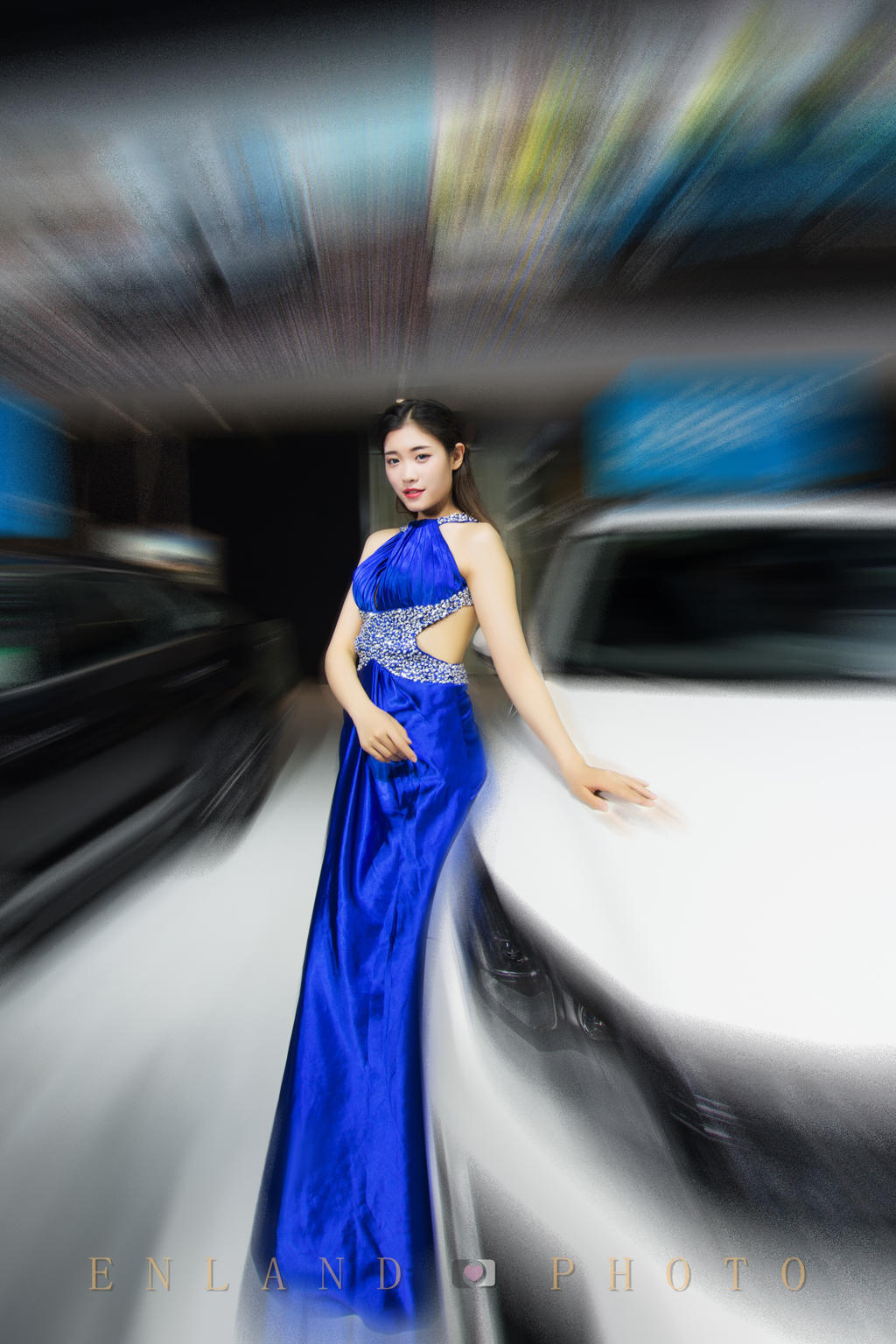 身姿曼妙的香车美女性感写真集