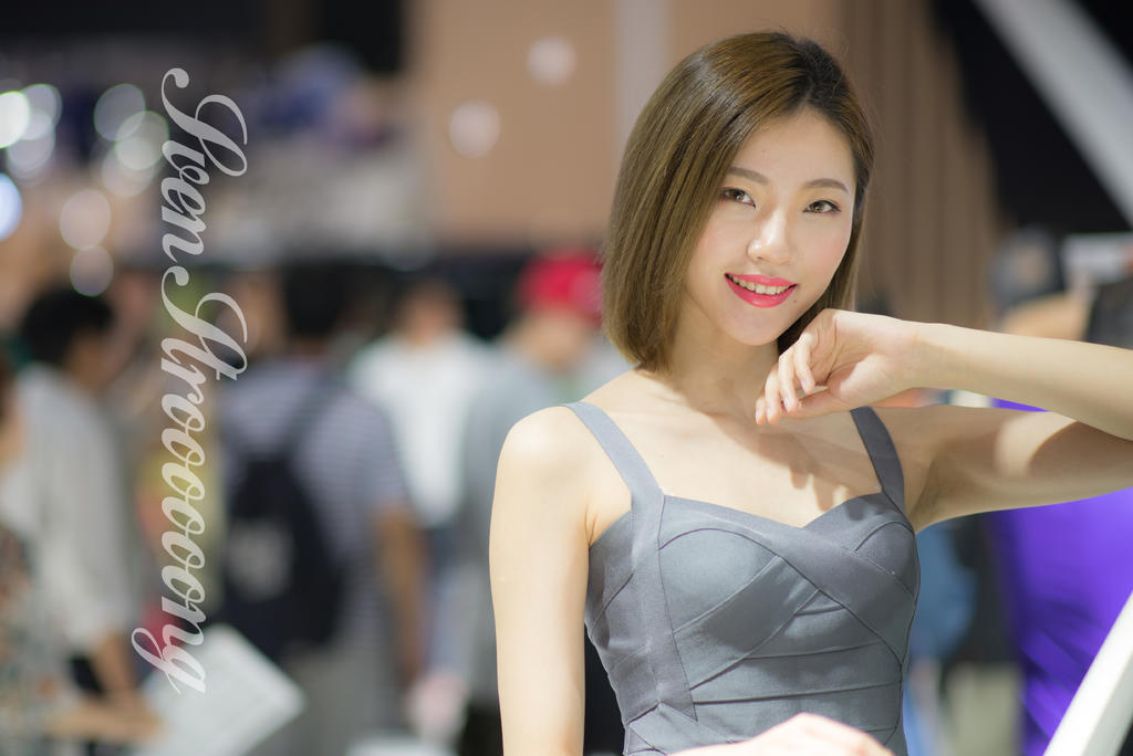 身姿曼妙的香车美女性感写真集