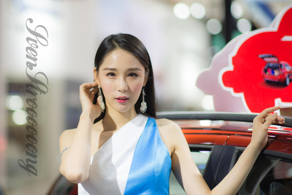 身姿曼妙的香车美女性感写真集