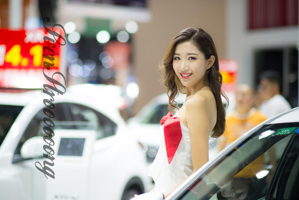 身姿曼妙的香车美女性感写真集