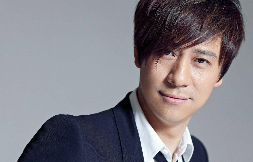 解晓东西装时尚帅气写真