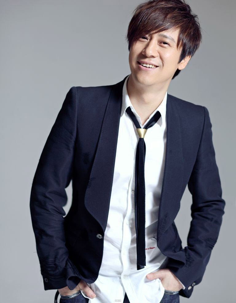 解晓东西装时尚帅气写真