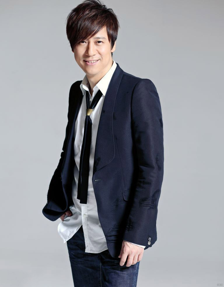 解晓东西装时尚帅气写真