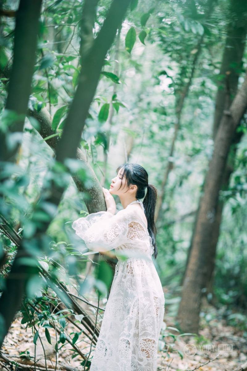 梦中女神户外空灵唯美长裙激情诱惑人体艺术写真图片