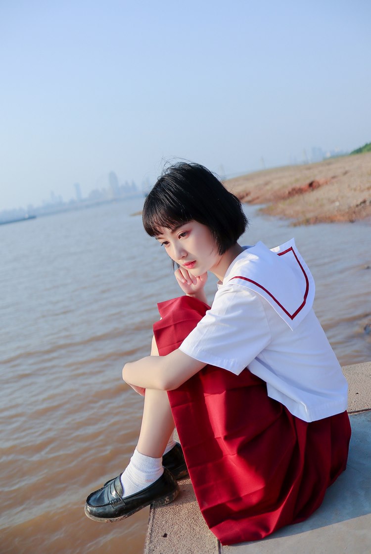 校园短发美女清纯海边jk制服百合文艺写真