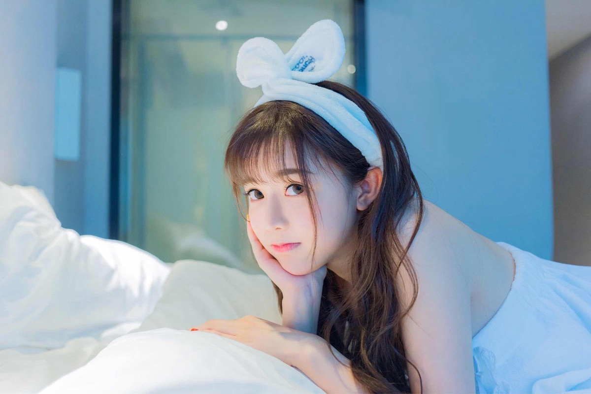 金发女郎香草蕾丝内衣诱惑丰乳肥臀gogo全球人体高清大胆