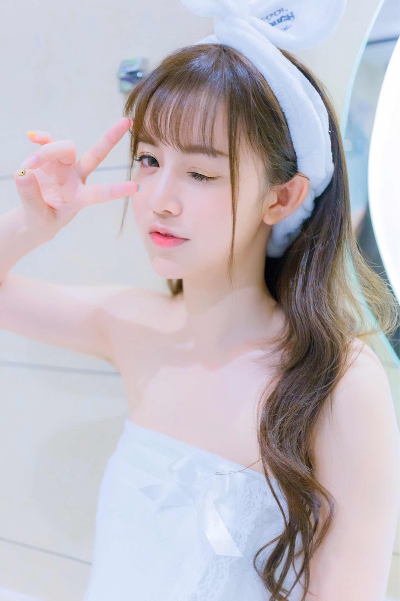 金发女郎香草蕾丝内衣诱惑丰乳肥臀gogo全球人体高清大胆