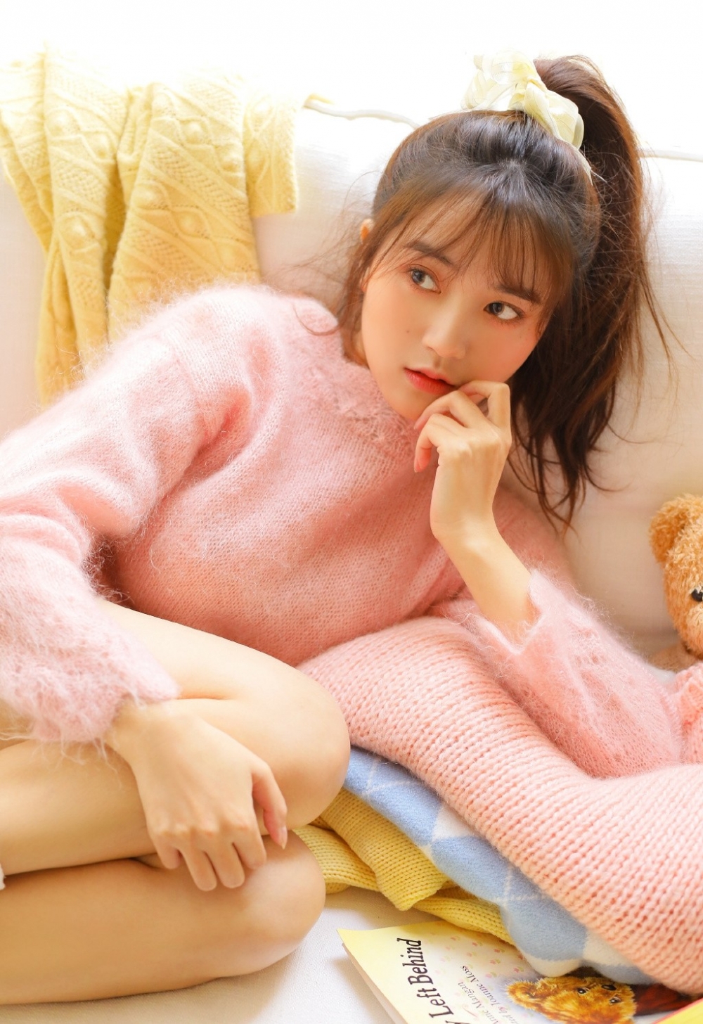 粉嫩美女白皙美腿极品大姐姐人体艺术写真图片