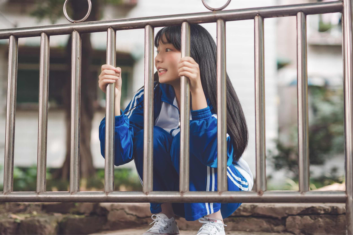 穿校服的校园刘海美女学生