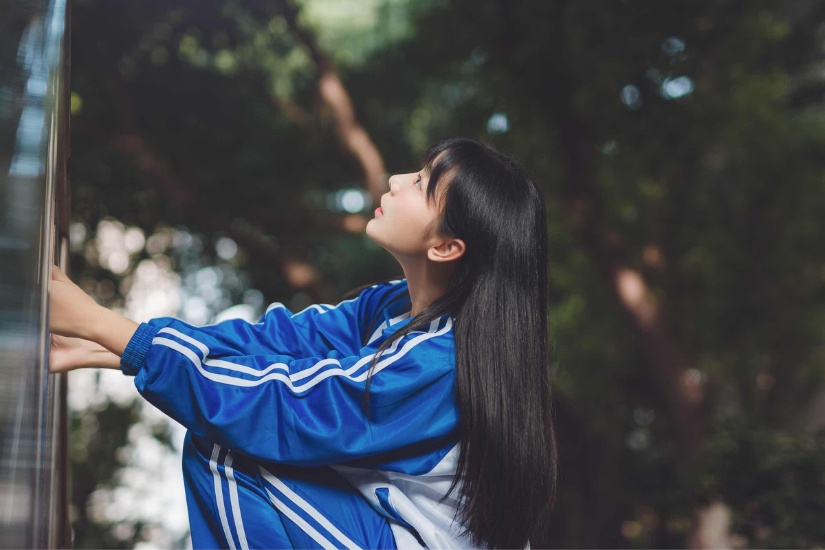 穿校服的校园刘海美女学生