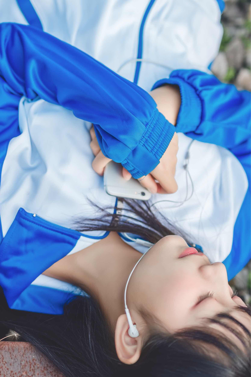 穿校服的校园刘海美女学生