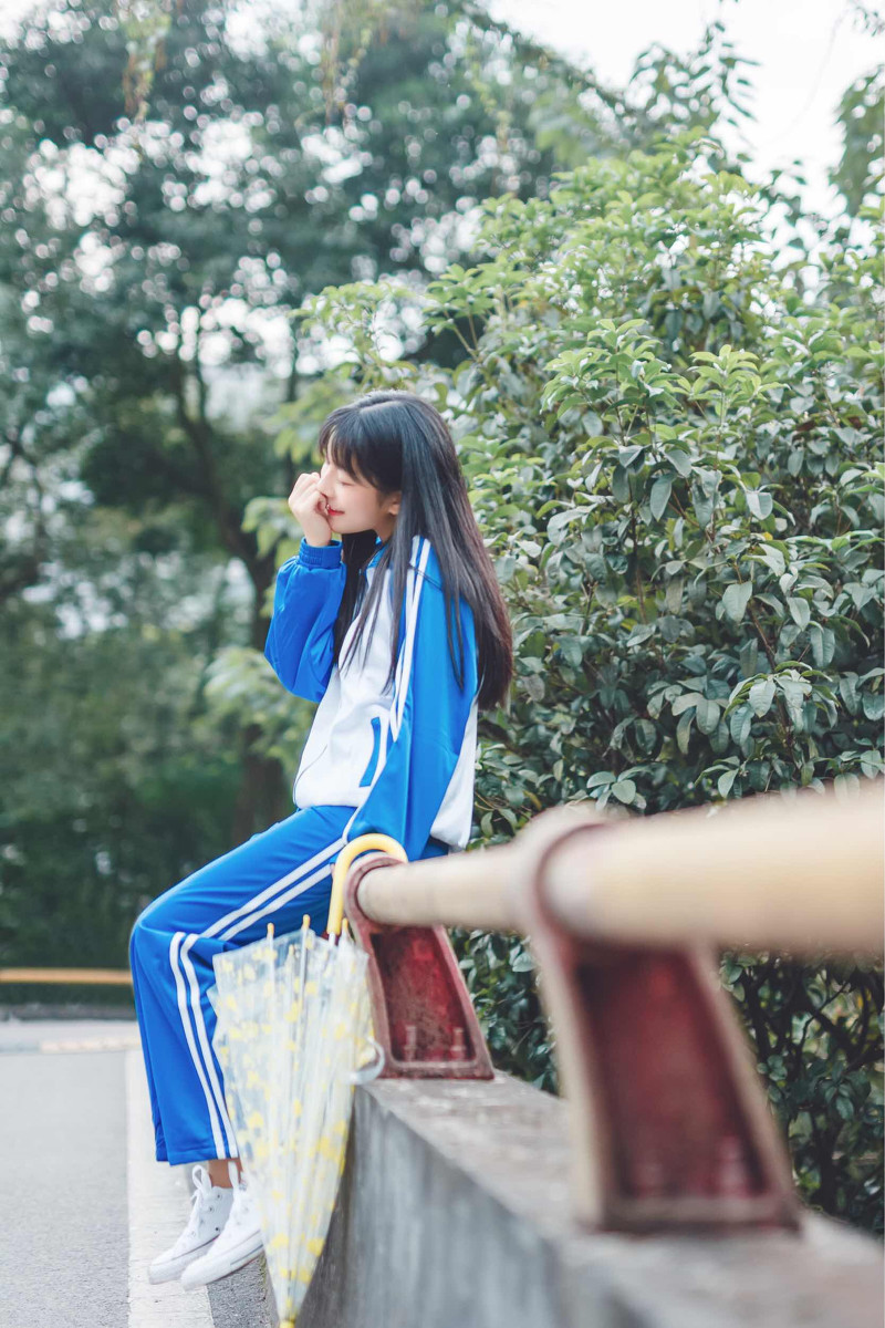 穿校服的校园刘海美女学生