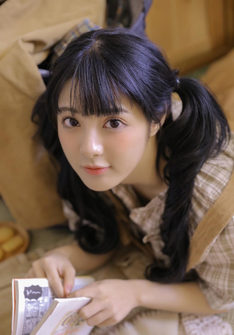 双马尾辫美女萝莉俏皮可爱写真