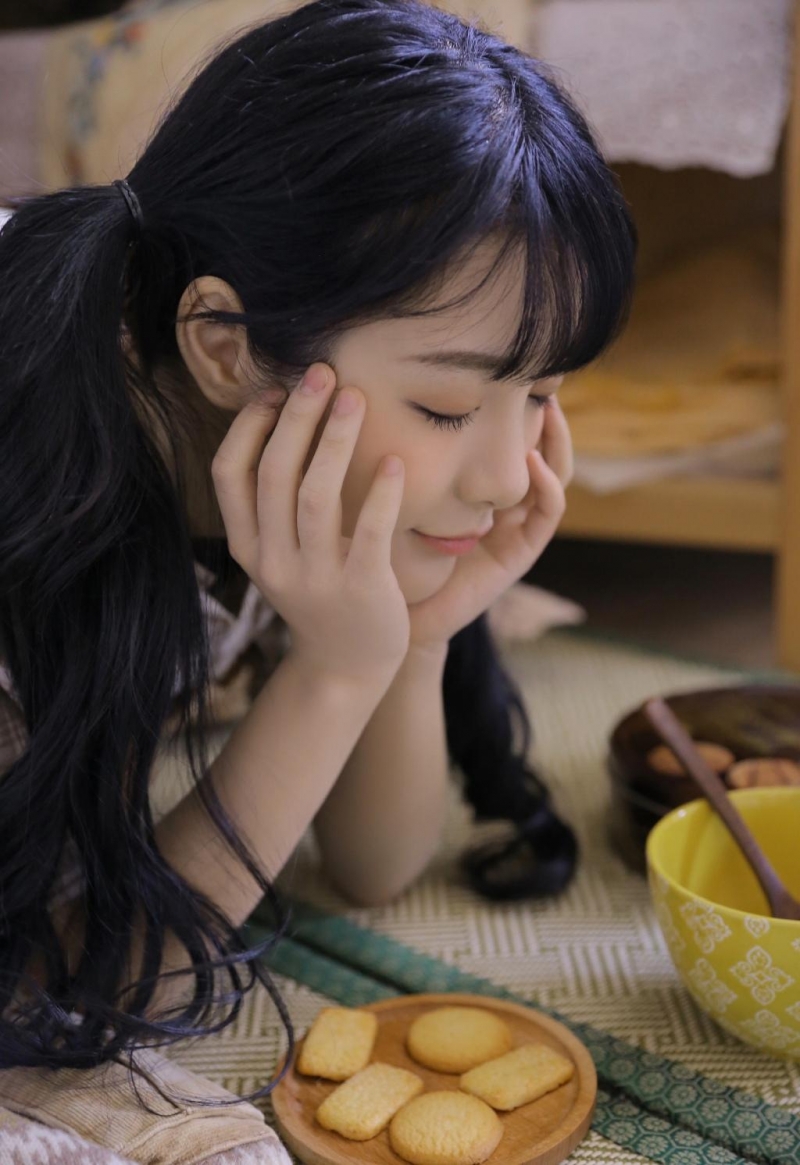 双马尾辫美女萝莉俏皮可爱写真