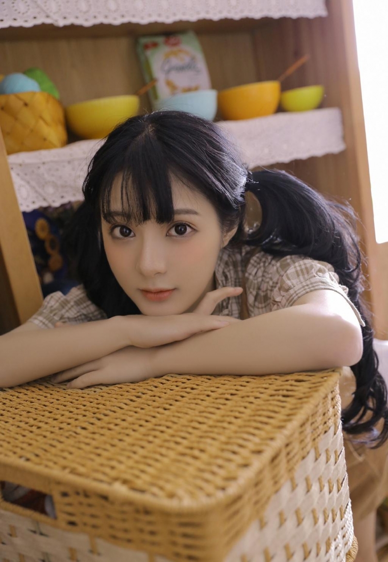 双马尾辫美女萝莉俏皮可爱写真