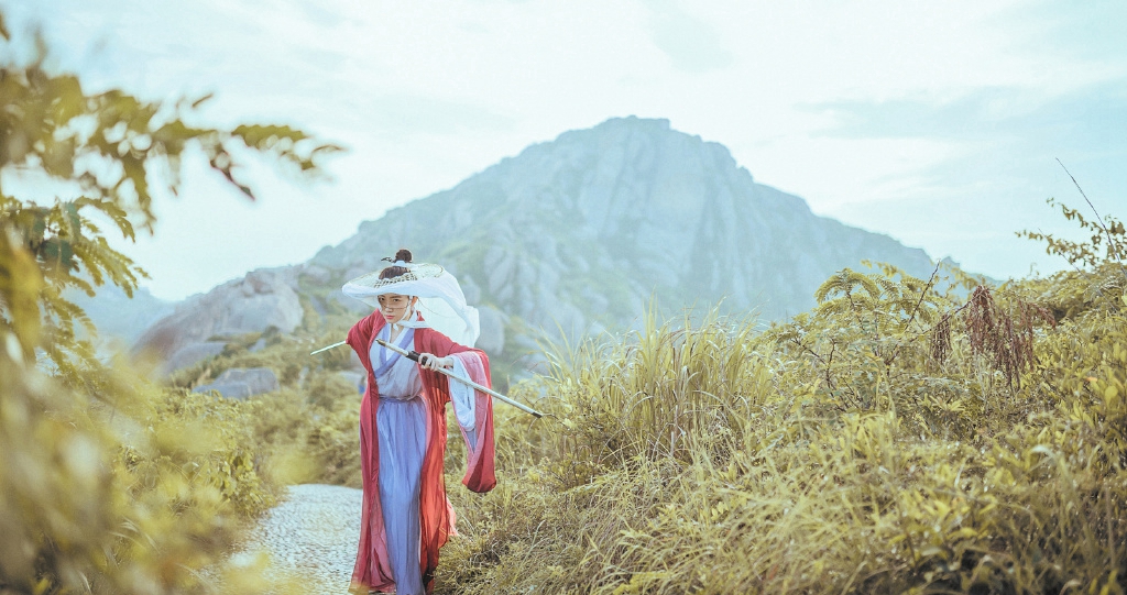 韩国性感身材双节棍长刀功夫美女