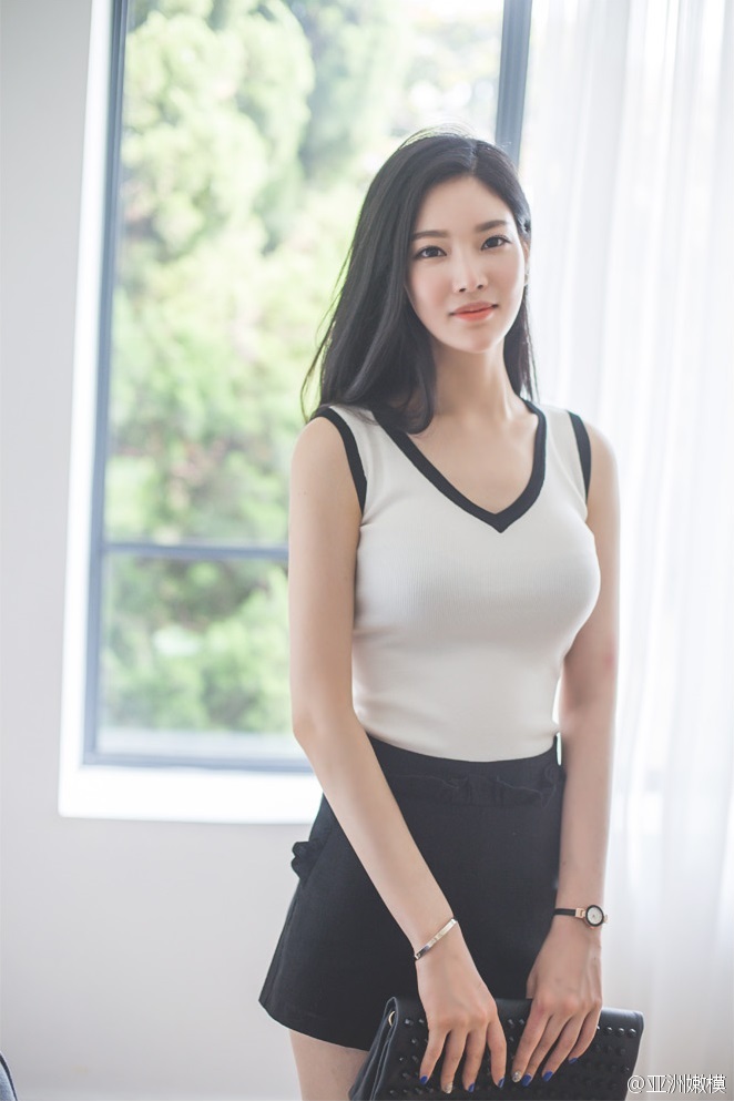 韩国长腿美女居家写真