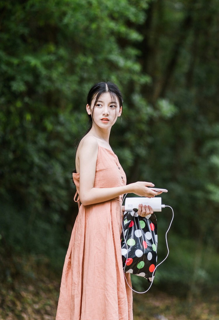 美女吊带内衣深沟美乳诱惑美臀性感写真