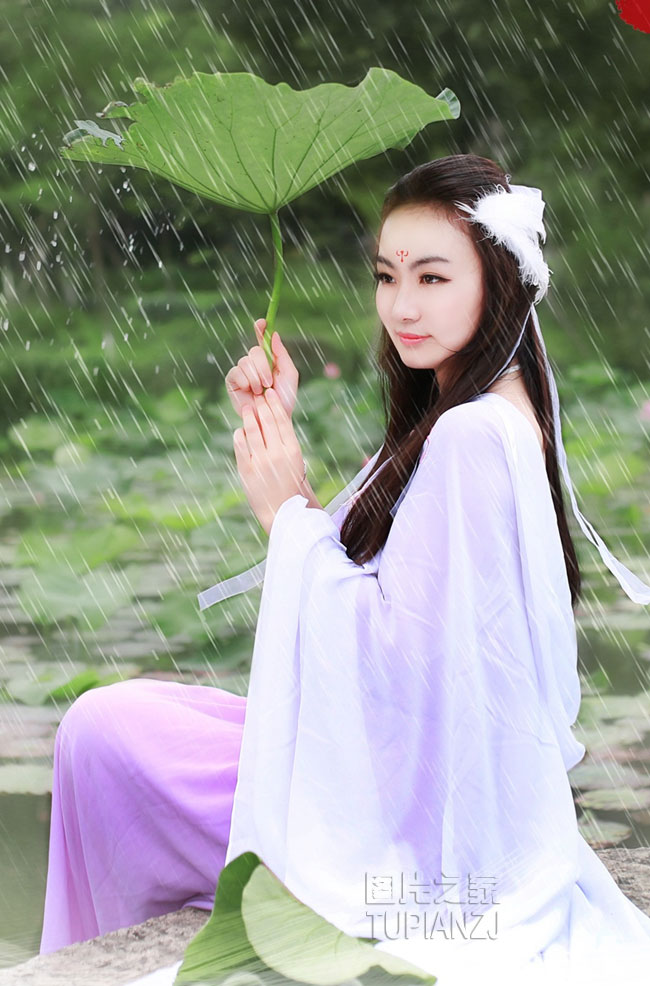 漂亮雨中仙子 画面唯美纯净