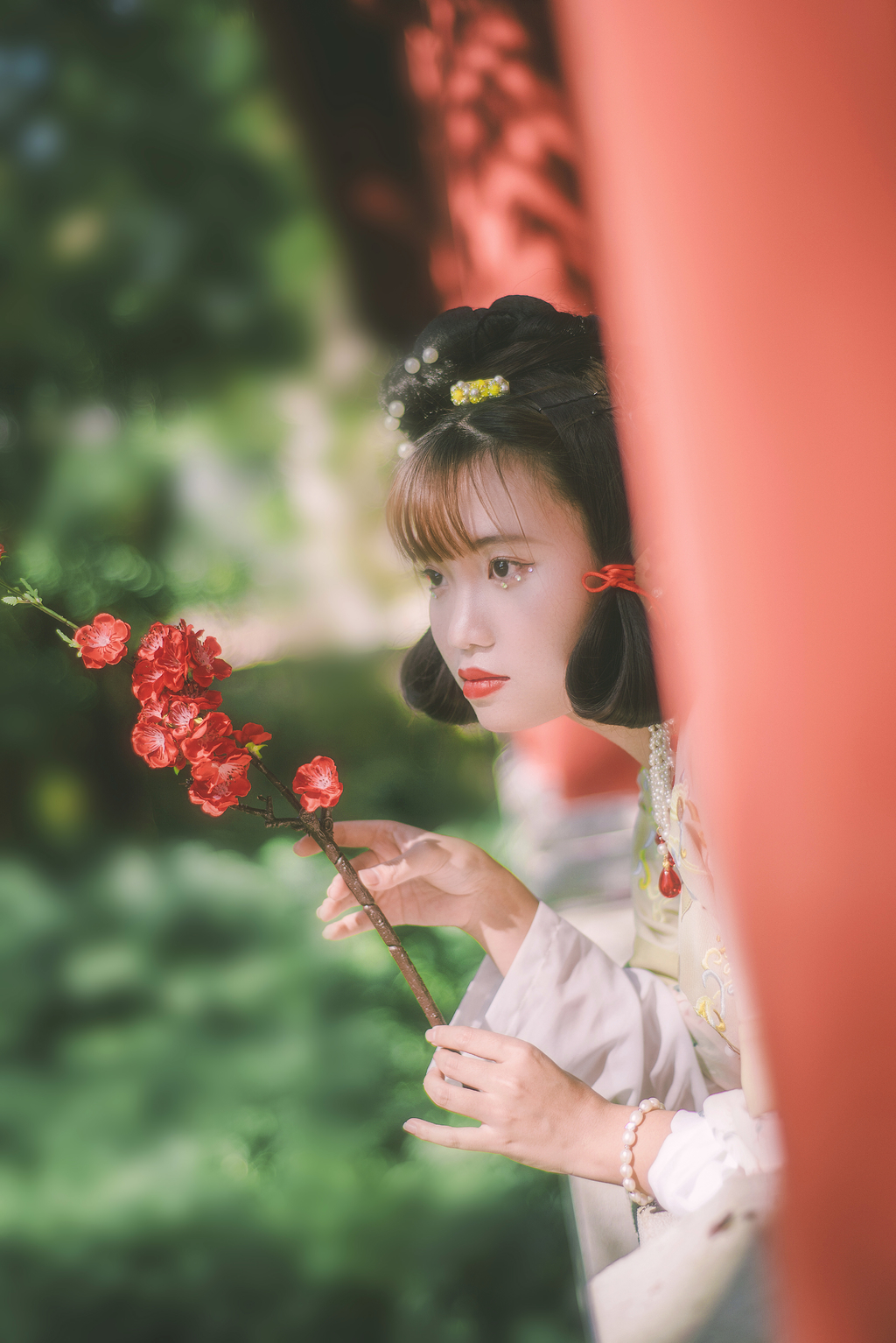 包子脸美女明艳靓丽汉服养眼古装摄影图片