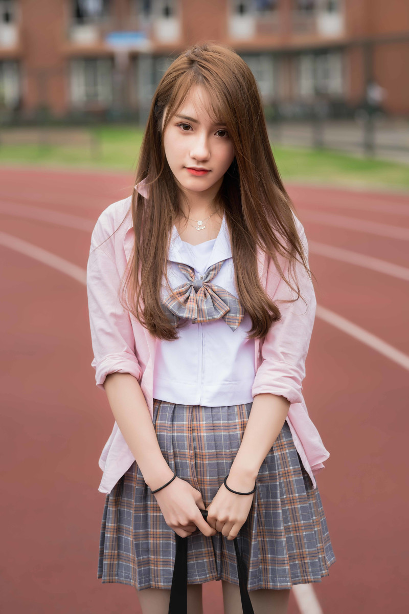 情趣制服美女短裙黑丝美腿写真