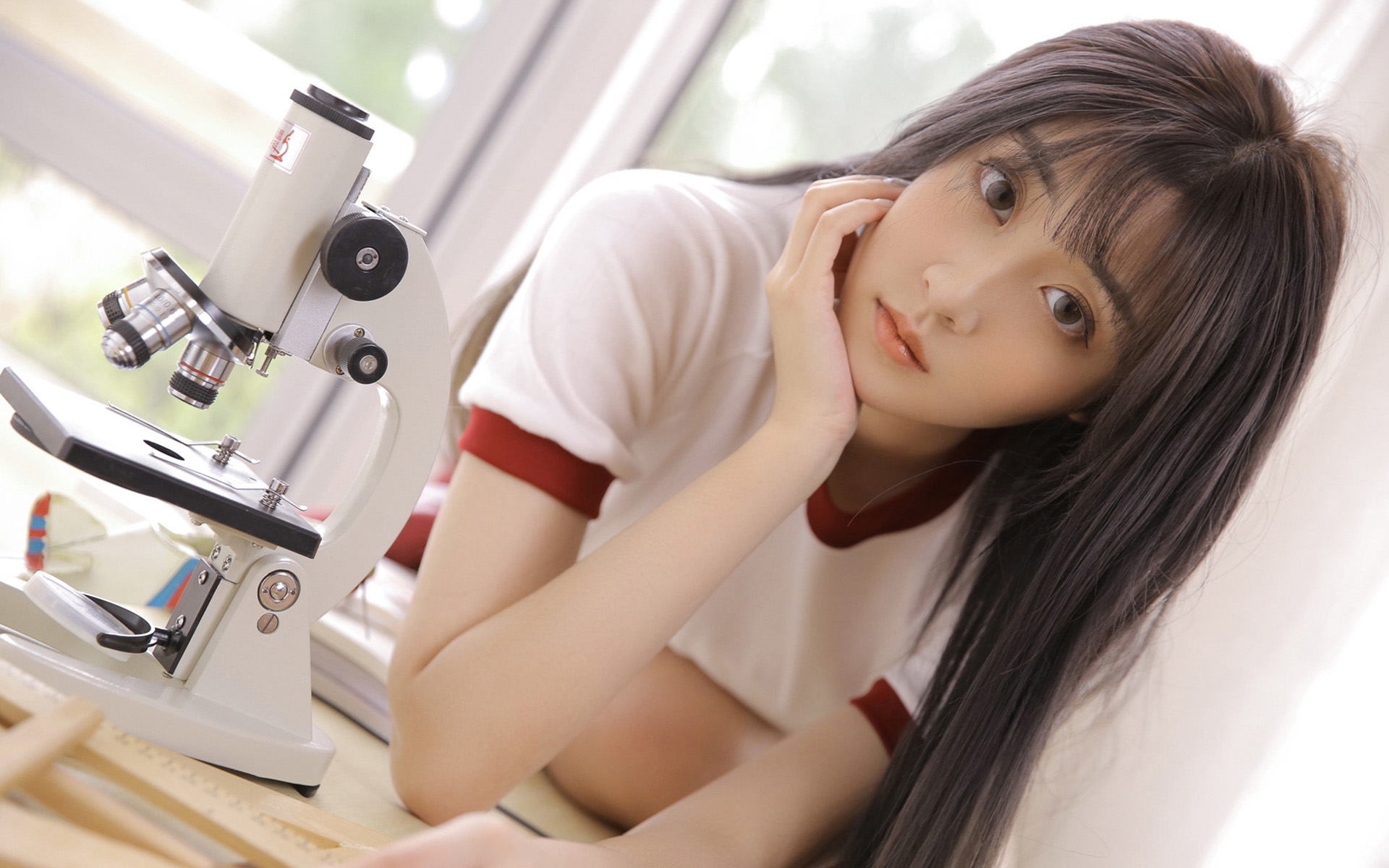 教室美女黑丝美腿个人写真摄影