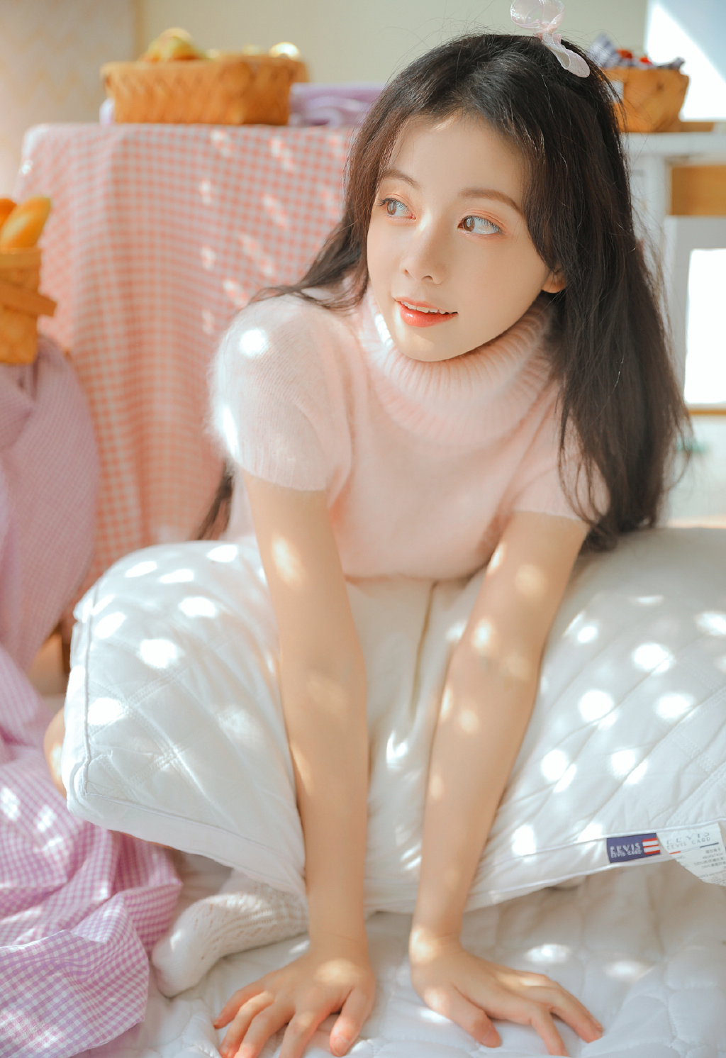 极品清纯美女光滑皮肤及腰长发细长美腿生活照写真