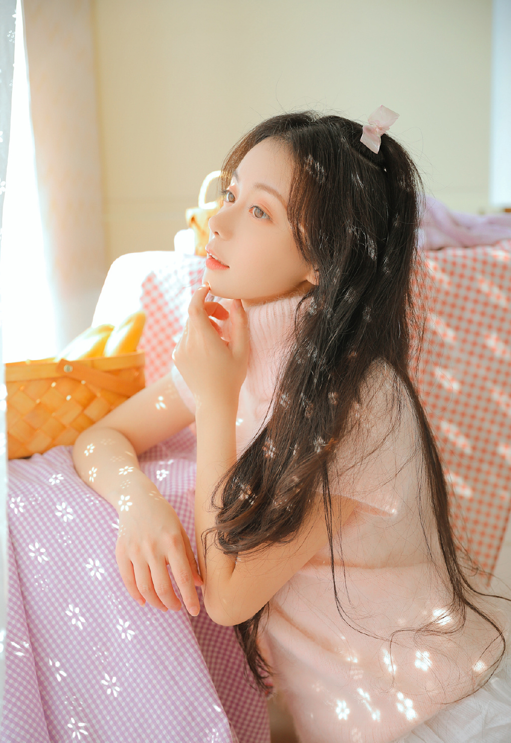 极品清纯美女光滑皮肤及腰长发细长美腿生活照写真