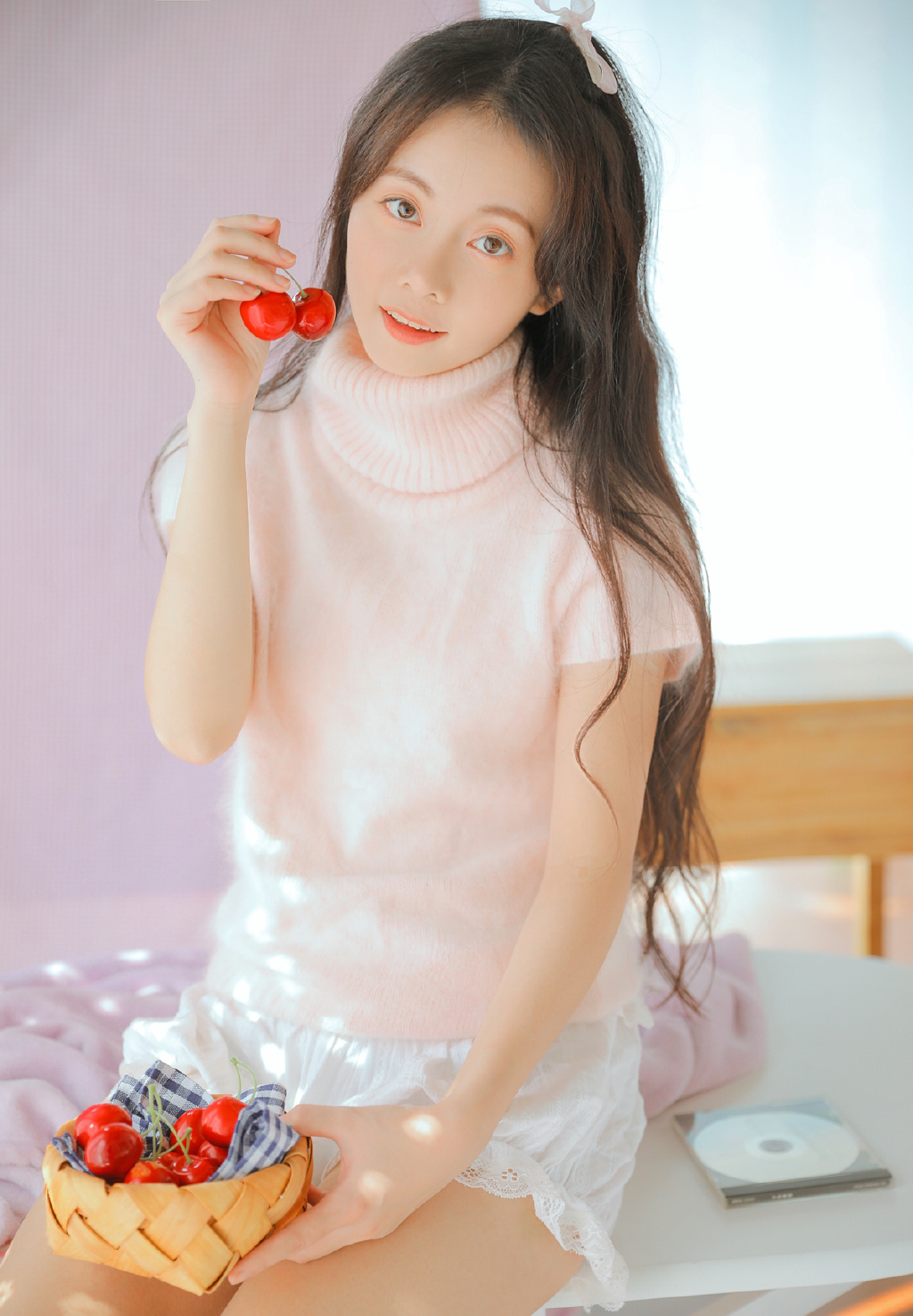 极品清纯美女光滑皮肤及腰长发细长美腿生活照写真