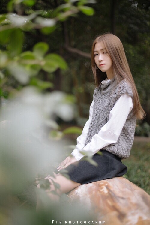 邻家清纯美女丛林唯美写真