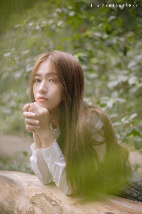 邻家清纯美女丛林唯美写真