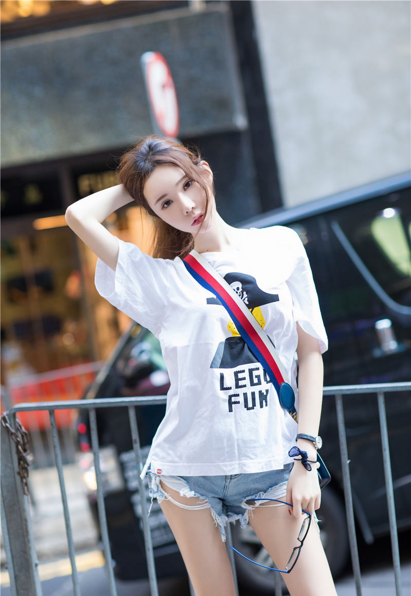 [尤果网]长腿御姐欣蕾性感写真图集