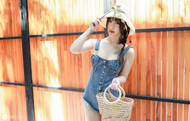 性感牛仔美女白丝美腿翘臀写真